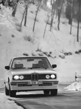 BMW M 535i (1981) - durch den Frontspoiler zu erkennen