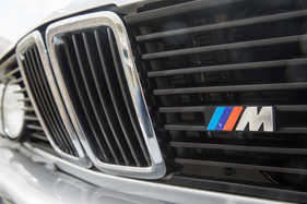 BMW M 535i (1986) - Niere und M-Zeichen