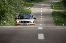 BMW M 535i (1986) - geboren, um schnell zu fahren