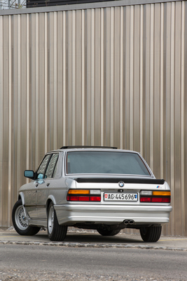 BMW M 535i (1986) - gut sichtbare Gummilippe auf dem Heckdeckel