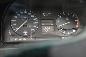 BMW M 535i (1986) - mit Verbrauchsanzeige im Drehzahlmesser