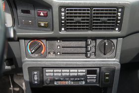 BMW M 535i (1986) - natürlich mit Radio-Kassetten-Gerät