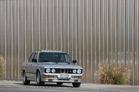 BMW M 535i (1986) - wenig Chrom, dafür einiges an Kunststoff an der Karosserie