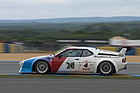 BMW M1 (1979) mit voller Beschleunigung Richtung Dunlopbogen - Gesamtplatz 2 im Plateau 6 (1972-1979) an der Le Mans Classic 2012