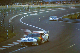 BMW M1 & BMW M1 (1981) – 24 Stunden von Le Mans 1981 – Fahrer: Philippe Alliot, Bernard Darniche, Johnny Cecotto,Thierry Perrier, Valentin Bertapelle, Bernard Salam (1981)