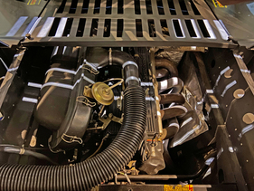 BMW M1 - Blick unter die Motorhaube des BMW M1