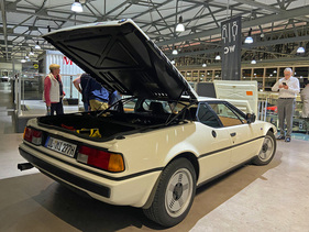 BMW M1 - M1 mit geöffnetem Heckdeckel