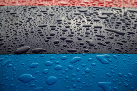 BMW M1 ProCar Revival GP Österreich 2016 - BMW-Rennfahrer mit Regentropfen