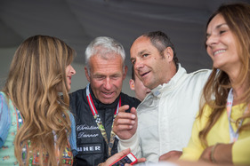 BMW M1 ProCar Revival GP Österreich 2016 - Danner und Berger mit den Girls