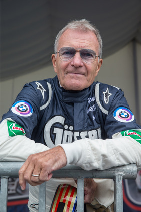 BMW M1 ProCar Revival GP Österreich 2016 - Dieter Quester im Gösser-Bier-Overall - stilsicher