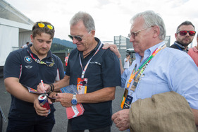 BMW M1 ProCar Revival GP Österreich 2016 - Dieter Quester signiert ein Programm