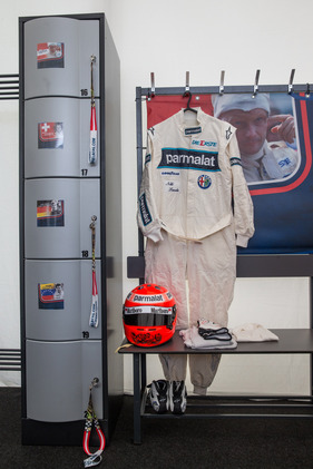 BMW M1 ProCar Revival GP Österreich 2016 - Laudas Alfa-Romeo-Overall steht bereit