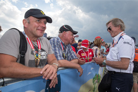 BMW M1 ProCar Revival GP Österreich 2016 - Leopold von Bayern mit den Fans