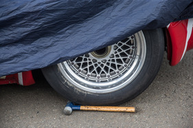 BMW M1 ProCar Revival GP Österreich 2016 - der Hammer ist für den Radwechsel bereit