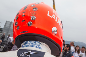 BMW M1 ProCar Revival GP Österreich 2016 - für Niki Lauda wurde ein Spezial-Helm mit all seinen Lebens-Stationen angefertigt