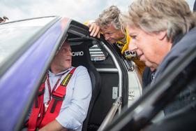 BMW M1 ProCar Revival GP Österreich 2016 - holländische Diskussion - Jos Verstappen und Jan Lammers