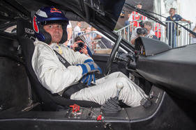 BMW M1 ProCar Revival GP Österreich 2016 - jetzt wirkt er aber sehr konzentriert, der Gerhard Berger