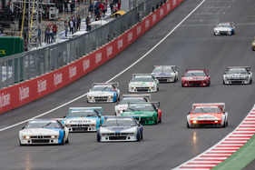 BMW M1 - aufgefächert auf der Start/-Ziel-Geraden wie damals - ProCar-Revival anlässlich des GP Österreich 2016