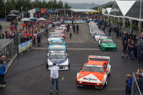 BMW M1 - bald geht's los, die Piloten sind sicherlich schon ganz nervös - ProCar-Revival anlässlich des GP Österreich 2016