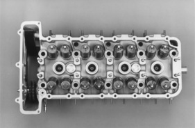 BMW M3 (1987) - Zylinderkopf von unten