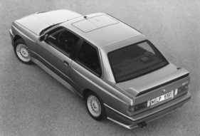 BMW M3 (1987) - das Heckfenster war flacher als bei den schwächeren Serienvarianten