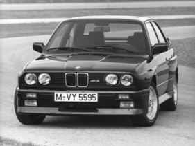 BMW M3 (1987) - mit verbreiterten Kotflügeln