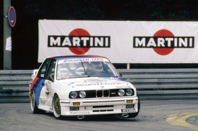 BMW M3 (1988) - auf drei Beinen BMW M3 (1988) - auf drei Beinen
