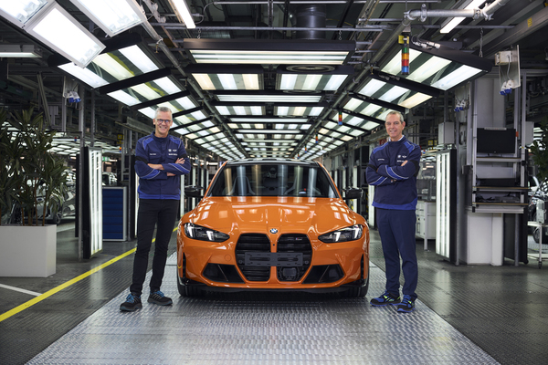 Bild: BMW M3 (2026) - der einmillionste M wird von Peter Weber, Leiter des BMW Group Werks München, an Franciscus van Meel, Geschäftsführer der BMW M GmbH, übergeben