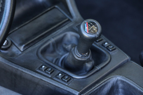 BMW M3 Cabriolet (1990) - Sportschaltung mit erstem Gang links hinten