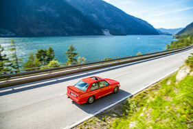 BMW M3 E30 (1988) – Mit offenem Schiebedach fährt sich's noch schöner.