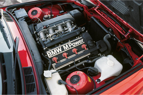 BMW M3 E30 (1990) - Blick in den Motorraum der Sport Evolution Ausführung