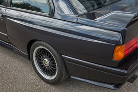 BMW M3 E30 "Cecotto" (1989) - unter diesen Kotflügeln mussten auch die Walzen der Rennwagen Platz haben