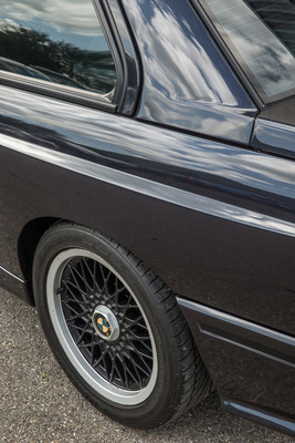 BMW M3 E30 "Cecotto" (1989) - verbreiterte Kotflügel für grössere Räder