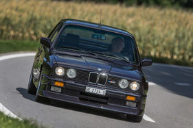 BMW M3 E30 "Cecotto" (1989) - wenig Seitenneigung auch bei hohen Kurvengeschwindigkeiten BMW M3 E30 "Cecotto" (1989) - wenig Seitenneigung auch bei hohen Kurvengeschwindigkeiten