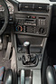BMW M3 E30 "Cecotto" (1989) - zum Fahrer hin geneigte Mittelkonsole