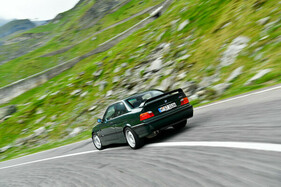 BMW M3 GT E36 (1995) – Mit Sperrdifferential, neuer Feder- und Dämpferabstimmung sowie weiterer Anpassungen ging der M3 der zweiten Generation deutlich besser und sicherer ums Eck.