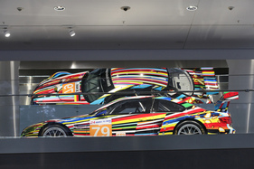 BMW M3 GT2 (2010) - Art Car mit der Bemalung von Jeff Koons - Sonderschau im BMW-Museum in München 2018