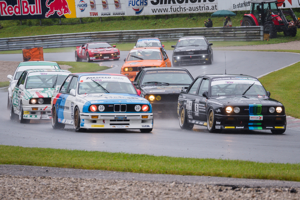 BMW M3 in Führung bei Regen - Tourenwagen Classics auf dem Salzburgring am 10. bis 12. Juli 2020