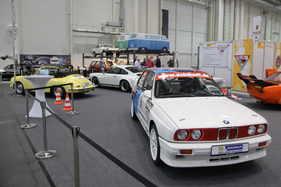 BMW M3 neben einem Kadett C im Renn-Look - Hamburg Motor Classics 2017