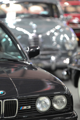 BMW M3 und die Mutter aller Nachkriegssportlimousinen, der Alfa Romeo 1900, im Hintergrund - Swiss Classic World Luzern 2018