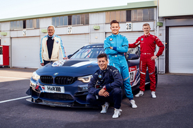 Bild BMW M4 GT4 (2020) - Die Jungmannschaft mit vertrautem Arbeitsgerät und Leiter BMW Junior Team Jochen Neerpasch