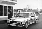 BMW M5 (1986) - der E28-M5 wurde auch als Renntaxi eingesetzt, hier unterschreibt Niki Lauda auf der Motorhaube