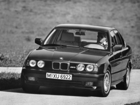 BMW M5 (1992) - agile and easy to handle (1992)