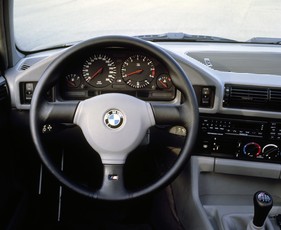BMW M5 (1994) - Tacho bis 300 km/h