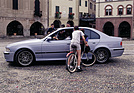 BMW M5 (1998) - Baureihe E39S wird bewundert