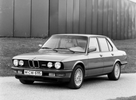 BMW M5 E28 (1985) - äusserlich kaum von den schwächeren Serienbrüder unterscheidbar