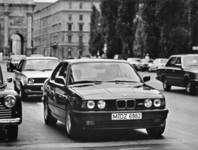BMW M5 E34 (1988) - unterwegs im Verkehr - kein Problem