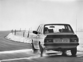 BMW M535i (1980) - Heckansicht der spoilerbewehrten E12-Variante
