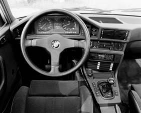 BMW M535i (1984) - Cockpit der vorerst schnellsten Variante des E28