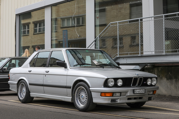 BMW M535i (1986) - schneller Fünfer im Originalzustand - German Car Meeting Motorworld Kemptthal 2024